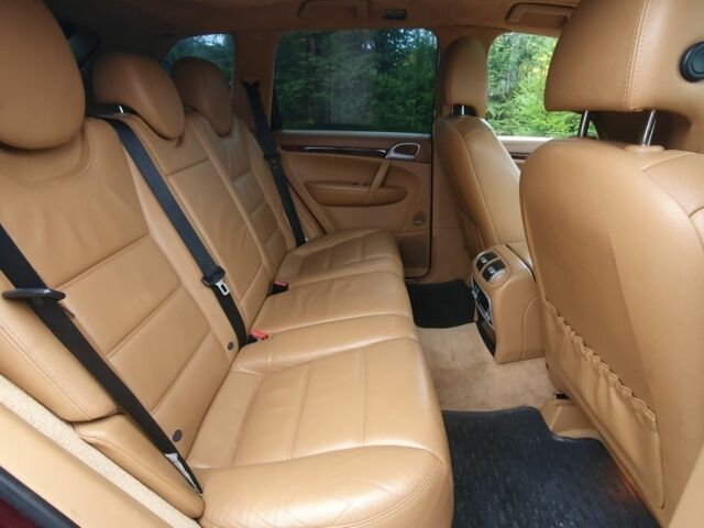 Красный Порше Каен Турбо, объемом двигателя 3 л и пробегом 187 тыс. км за 15000 $, фото 4 на Automoto.ua