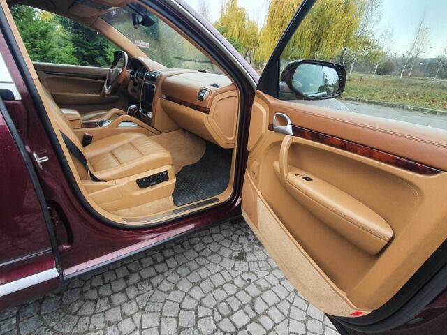 Красный Порше Каен Турбо, объемом двигателя 3 л и пробегом 187 тыс. км за 15000 $, фото 14 на Automoto.ua