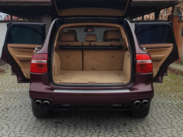 Красный Порше Каен Турбо, объемом двигателя 3 л и пробегом 187 тыс. км за 15000 $, фото 9 на Automoto.ua