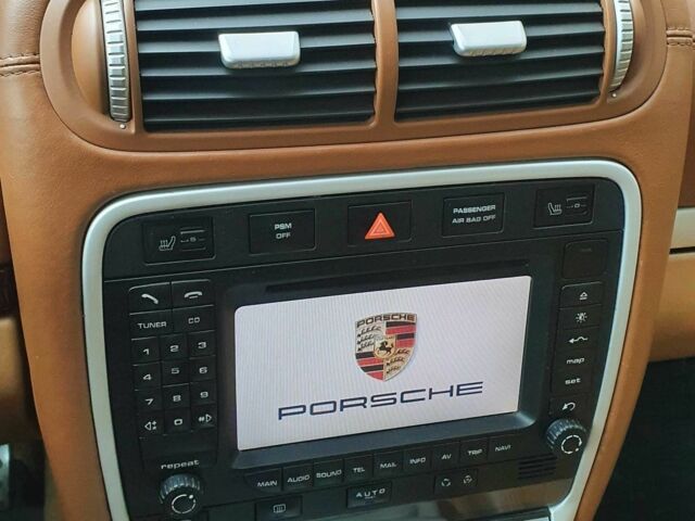 Красный Порше Каен Турбо, объемом двигателя 3 л и пробегом 187 тыс. км за 15000 $, фото 16 на Automoto.ua