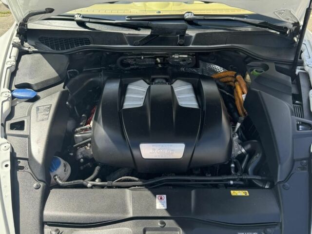 Белый Порше Каен, объемом двигателя 3 л и пробегом 187 тыс. км за 22000 $, фото 6 на Automoto.ua