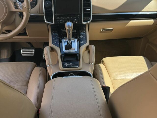 Белый Порше Каен, объемом двигателя 3 л и пробегом 187 тыс. км за 22000 $, фото 8 на Automoto.ua