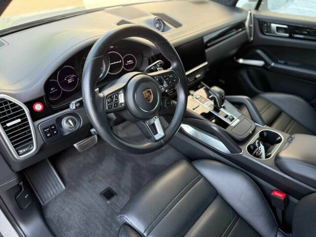 Білий Порше Cayenne, об'ємом двигуна 4 л та пробігом 33 тис. км за 26000 $, фото 8 на Automoto.ua