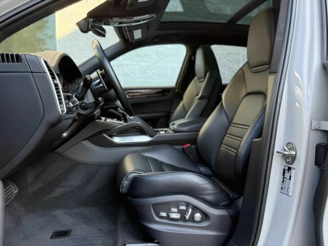 Білий Порше Cayenne, об'ємом двигуна 4 л та пробігом 33 тис. км за 26000 $, фото 9 на Automoto.ua