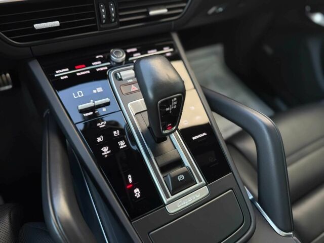 Білий Порше Cayenne, об'ємом двигуна 4 л та пробігом 33 тис. км за 26000 $, фото 19 на Automoto.ua