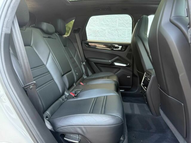 Білий Порше Cayenne, об'ємом двигуна 4 л та пробігом 33 тис. км за 26000 $, фото 15 на Automoto.ua