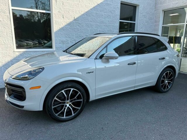 Білий Порше Cayenne, об'ємом двигуна 4 л та пробігом 33 тис. км за 26000 $, фото 1 на Automoto.ua