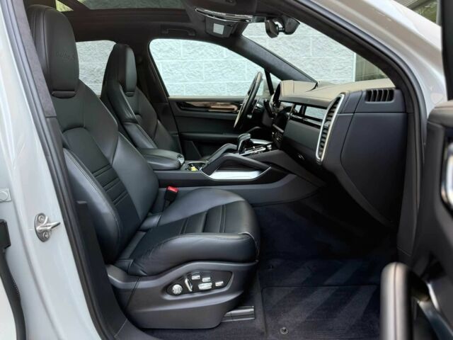 Білий Порше Cayenne, об'ємом двигуна 4 л та пробігом 33 тис. км за 26000 $, фото 13 на Automoto.ua