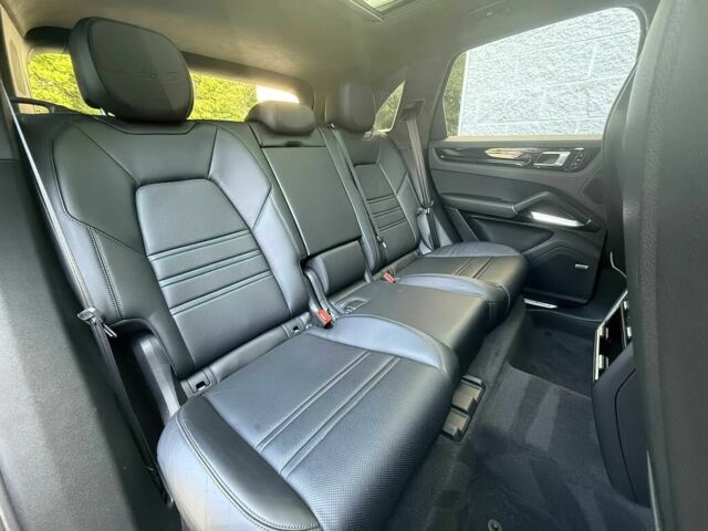 Білий Порше Cayenne, об'ємом двигуна 4 л та пробігом 33 тис. км за 26000 $, фото 14 на Automoto.ua