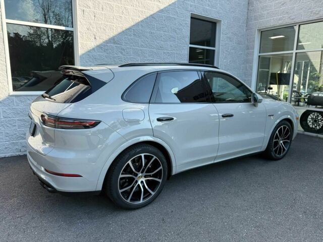 Білий Порше Cayenne, об'ємом двигуна 4 л та пробігом 33 тис. км за 26000 $, фото 6 на Automoto.ua