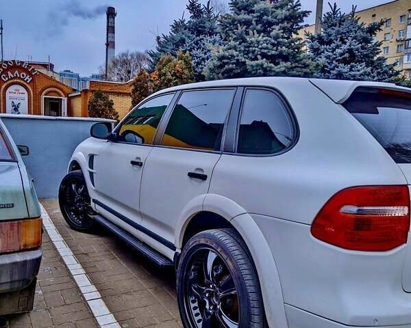 Белый Порше Каен, объемом двигателя 4.8 л и пробегом 270 тыс. км за 9500 $, фото 2 на Automoto.ua