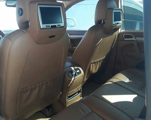 Белый Порше Каен, объемом двигателя 3.6 л и пробегом 320 тыс. км за 10299 $, фото 1 на Automoto.ua