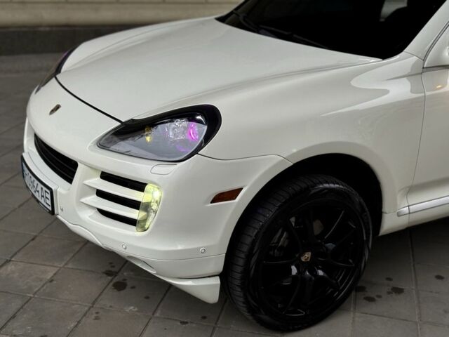 Белый Порше Каен, объемом двигателя 4.8 л и пробегом 350 тыс. км за 7500 $, фото 6 на Automoto.ua