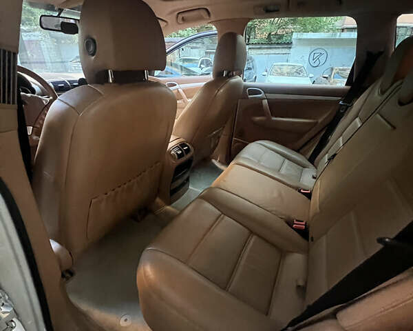 Белый Порше Каен, объемом двигателя 4.81 л и пробегом 177 тыс. км за 8400 $, фото 7 на Automoto.ua