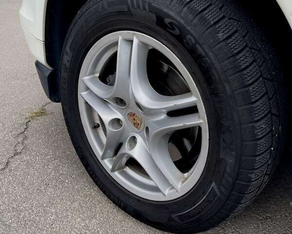 Белый Порше Каен, объемом двигателя 3.6 л и пробегом 143 тыс. км за 11000 $, фото 14 на Automoto.ua