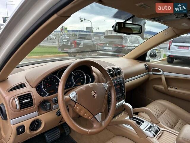 Білий Порше Cayenne, об'ємом двигуна 4.81 л та пробігом 181 тис. км за 8700 $, фото 14 на Automoto.ua