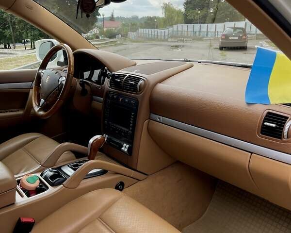Белый Порше Каен, объемом двигателя 3.6 л и пробегом 143 тыс. км за 11000 $, фото 19 на Automoto.ua