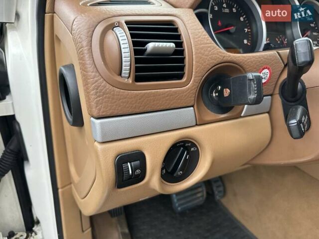Білий Порше Cayenne, об'ємом двигуна 4.81 л та пробігом 181 тис. км за 8700 $, фото 13 на Automoto.ua