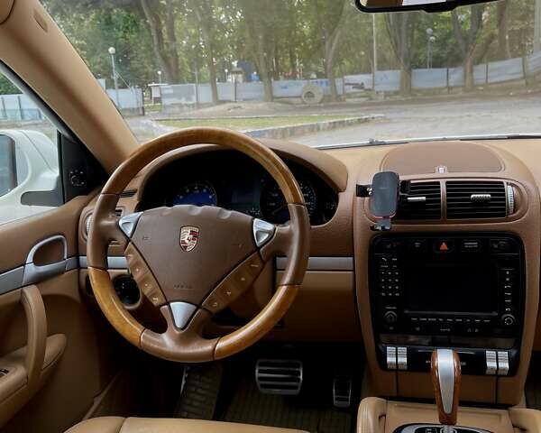 Белый Порше Каен, объемом двигателя 3.6 л и пробегом 143 тыс. км за 11000 $, фото 13 на Automoto.ua