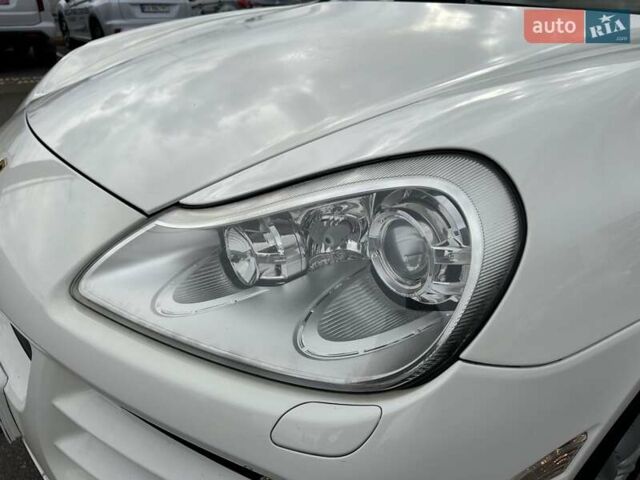 Білий Порше Cayenne, об'ємом двигуна 4.81 л та пробігом 181 тис. км за 8700 $, фото 11 на Automoto.ua