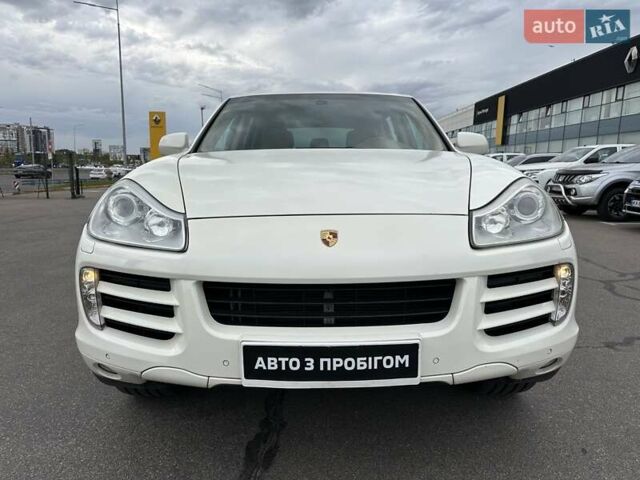 Білий Порше Cayenne, об'ємом двигуна 4.81 л та пробігом 181 тис. км за 8700 $, фото 2 на Automoto.ua