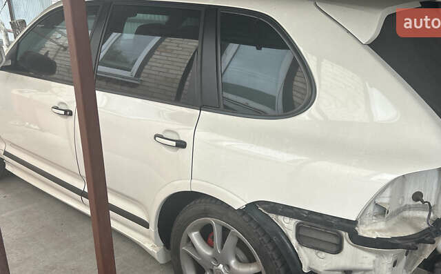 Білий Порше Cayenne, об'ємом двигуна 4.8 л та пробігом 233 тис. км за 6850 $, фото 1 на Automoto.ua