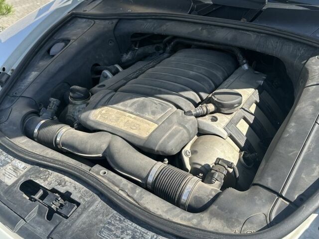 Білий Порше Cayenne, об'ємом двигуна 4.8 л та пробігом 314 тис. км за 9900 $, фото 21 на Automoto.ua
