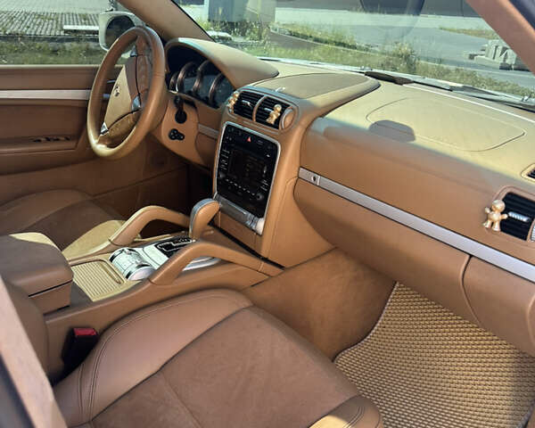 Білий Порше Cayenne, об'ємом двигуна 4.8 л та пробігом 314 тис. км за 9900 $, фото 21 на Automoto.ua