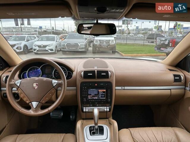 Білий Порше Cayenne, об'ємом двигуна 4.81 л та пробігом 181 тис. км за 8700 $, фото 16 на Automoto.ua