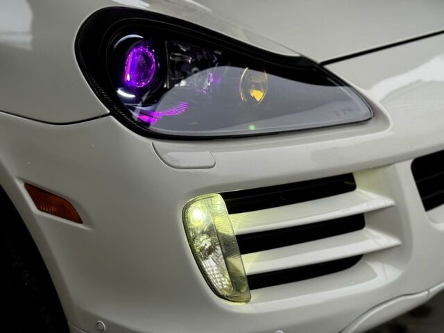 Белый Порше Каен, объемом двигателя 4.8 л и пробегом 350 тыс. км за 7500 $, фото 8 на Automoto.ua