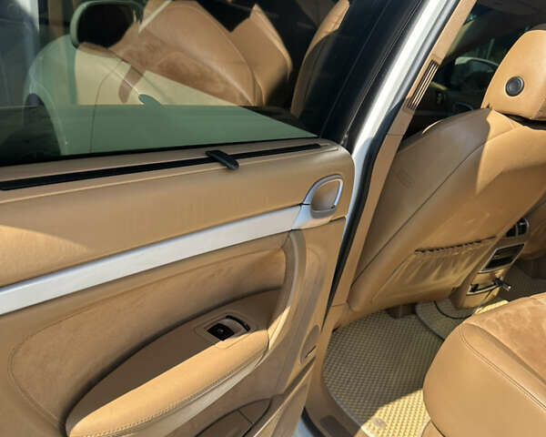 Білий Порше Cayenne, об'ємом двигуна 4.8 л та пробігом 314 тис. км за 9900 $, фото 17 на Automoto.ua