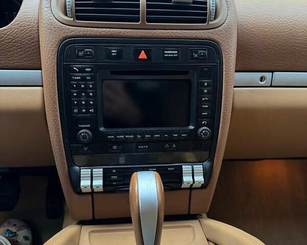 Белый Порше Каен, объемом двигателя 3.6 л и пробегом 196 тыс. км за 10700 $, фото 15 на Automoto.ua