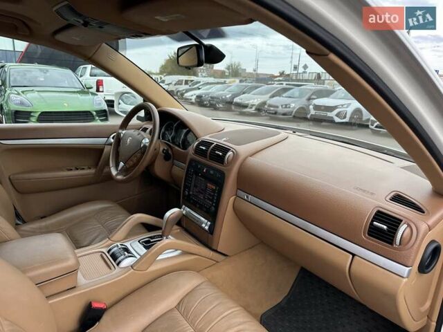 Білий Порше Cayenne, об'ємом двигуна 4.81 л та пробігом 181 тис. км за 8700 $, фото 28 на Automoto.ua