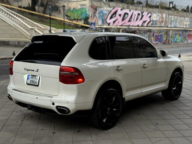 Белый Порше Каен, объемом двигателя 4.8 л и пробегом 350 тыс. км за 7500 $, фото 5 на Automoto.ua