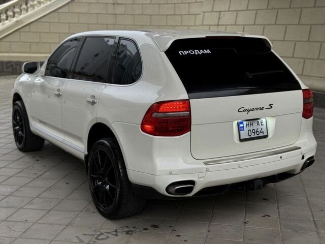 Белый Порше Каен, объемом двигателя 4.8 л и пробегом 350 тыс. км за 7500 $, фото 3 на Automoto.ua