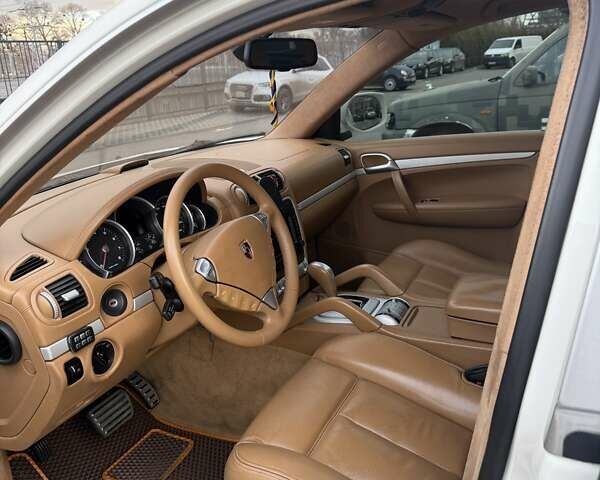 Белый Порше Каен, объемом двигателя 4.8 л и пробегом 132 тыс. км за 12600 $, фото 4 на Automoto.ua