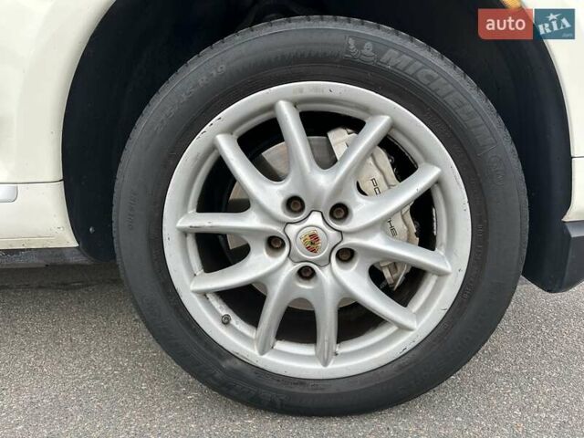 Білий Порше Cayenne, об'ємом двигуна 4.81 л та пробігом 181 тис. км за 8700 $, фото 9 на Automoto.ua
