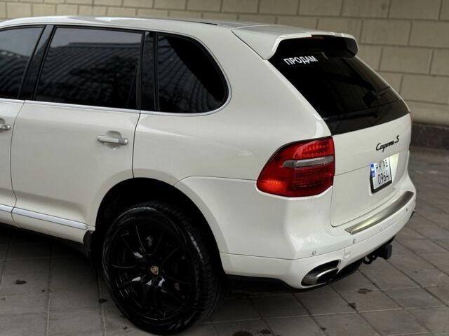 Белый Порше Каен, объемом двигателя 4.8 л и пробегом 350 тыс. км за 7500 $, фото 10 на Automoto.ua