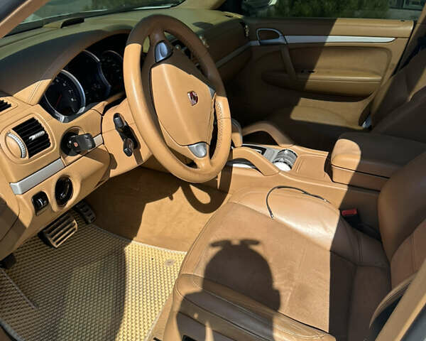 Білий Порше Cayenne, об'ємом двигуна 4.8 л та пробігом 314 тис. км за 9900 $, фото 24 на Automoto.ua