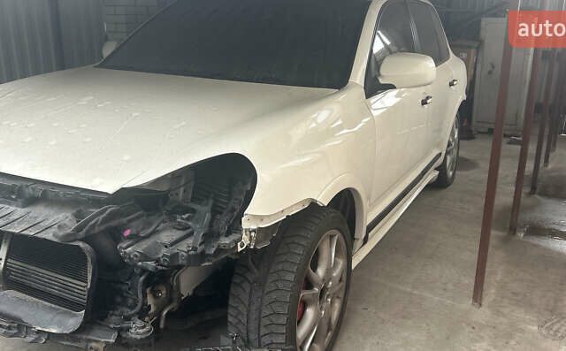 Білий Порше Cayenne, об'ємом двигуна 4.8 л та пробігом 233 тис. км за 6850 $, фото 2 на Automoto.ua