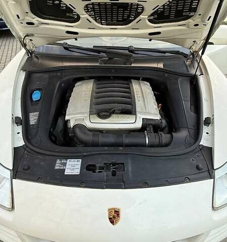 Білий Порше Cayenne, об'ємом двигуна 3.6 л та пробігом 169 тис. км за 13500 $, фото 2 на Automoto.ua