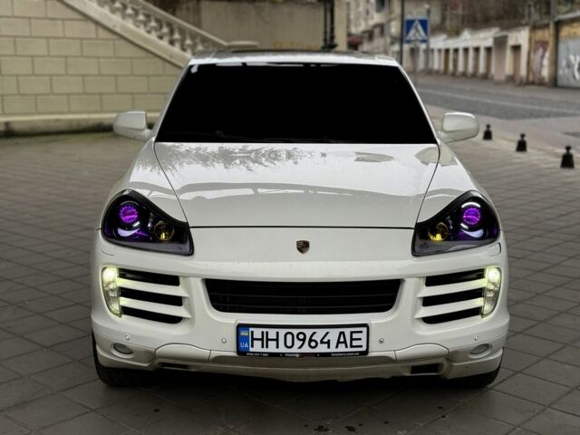 Белый Порше Каен, объемом двигателя 4.8 л и пробегом 350 тыс. км за 7500 $, фото 1 на Automoto.ua