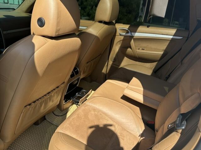 Білий Порше Cayenne, об'ємом двигуна 4.8 л та пробігом 314 тис. км за 9900 $, фото 17 на Automoto.ua