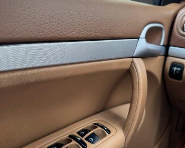 Белый Порше Каен, объемом двигателя 3.6 л и пробегом 196 тыс. км за 10700 $, фото 14 на Automoto.ua