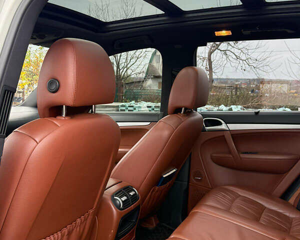 Білий Порше Cayenne, об'ємом двигуна 4.81 л та пробігом 160 тис. км за 9500 $, фото 7 на Automoto.ua