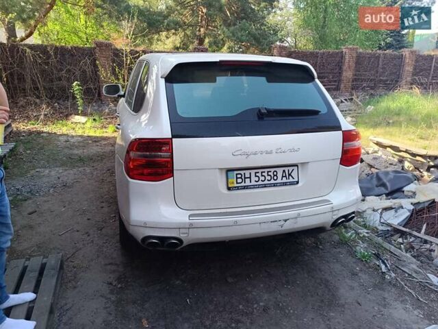 Белый Порше Каен, объемом двигателя 4.81 л и пробегом 208 тыс. км за 9000 $, фото 5 на Automoto.ua