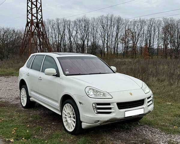 Білий Порше Cayenne, об'ємом двигуна 4.81 л та пробігом 160 тис. км за 9500 $, фото 2 на Automoto.ua
