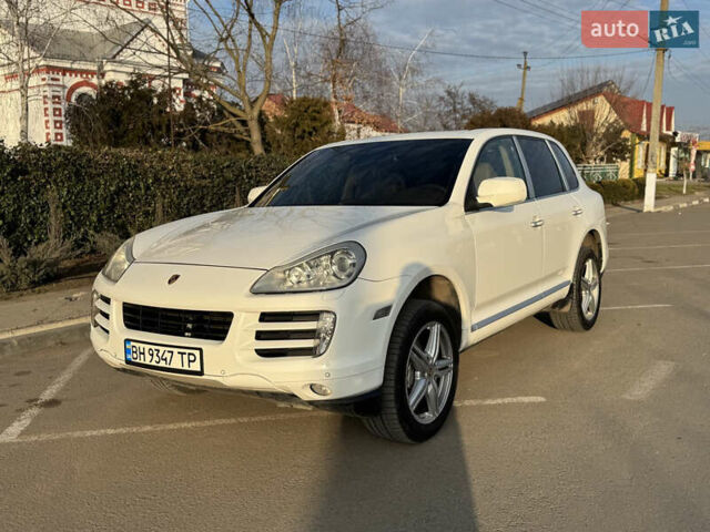 Білий Порше Cayenne, об'ємом двигуна 4.81 л та пробігом 138 тис. км за 11500 $, фото 1 на Automoto.ua