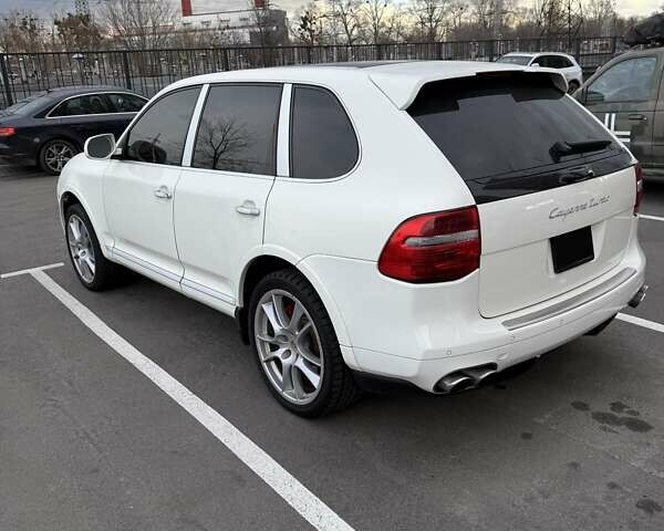 Белый Порше Каен, объемом двигателя 4.8 л и пробегом 132 тыс. км за 12600 $, фото 2 на Automoto.ua