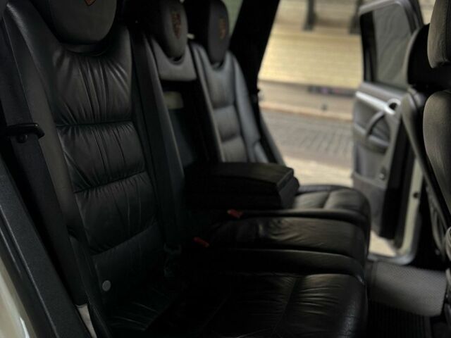 Белый Порше Каен, объемом двигателя 4.8 л и пробегом 350 тыс. км за 7500 $, фото 14 на Automoto.ua